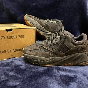 RARE!!!!!! adidas YEEZY boost 700 utility black